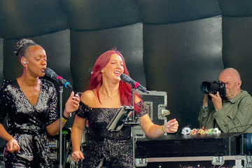 JC and backing singers